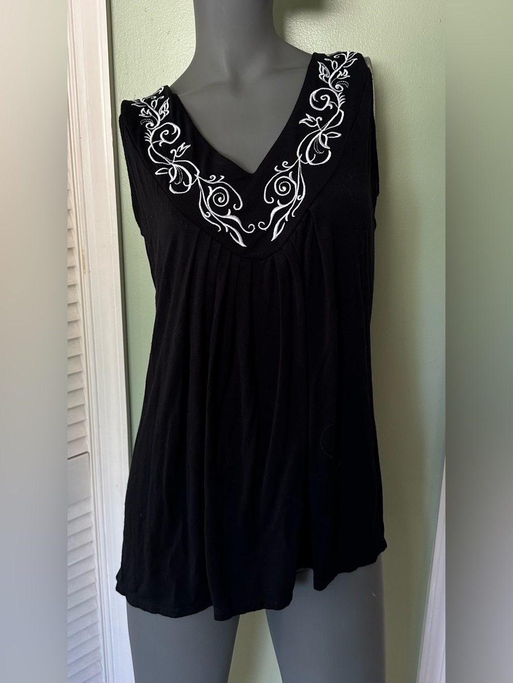 Dress Barn Women’s Top - Black Sleeveless Embellished- Size XL
